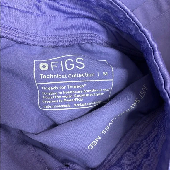FIGS Women’s Purple Scrub Set (Top + Bottom) - Picture 5 of 5